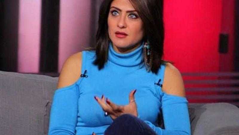 هيدي كرم تتألق في سيلفي من داخل السيارة.. شاهد