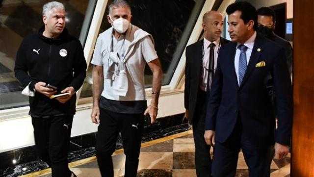 وزير الرياضة يجتمع مع الجهاز الفنى للمنتخب لمتابعة استعداداته لمباراتى السنغال