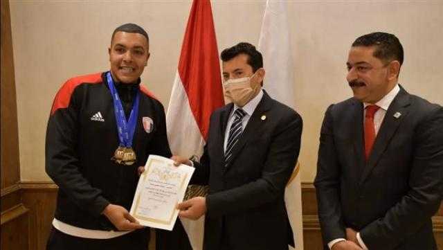 وزير الرياضة يكرم منتخب مصر للكاراتيه بعد الفوز بكأس القارات