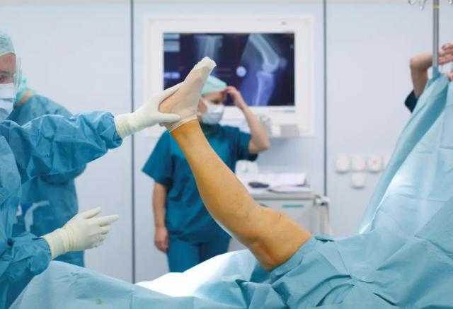 مؤتمر طبي بدبي: الروبوت والطباعة ثلاثية الأبعاد لإجراء عمليات المفاصل المعقدة