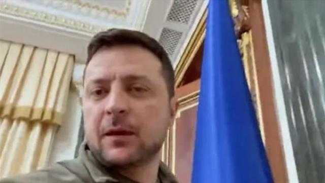 الرئيس الأوكراني يعود إلى القصر الرئاسي ويبث فيديو موثق