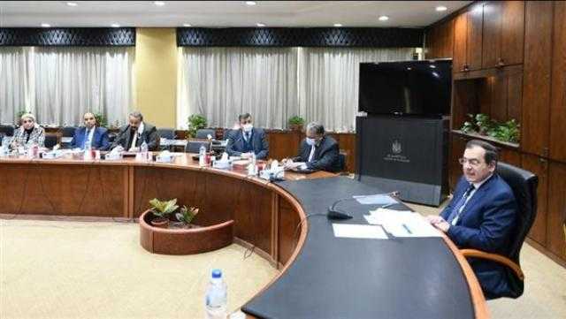 وزير البترول يبحث سيناريوهات تقليل آثار تداعيات الأزمة الروسية الأوكرانية