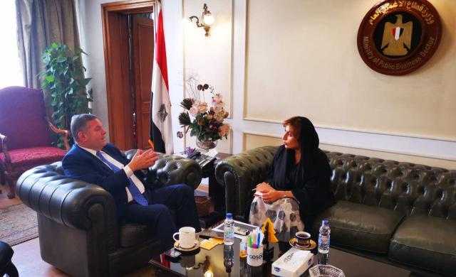 وزير قطاع الأعمال يبحث مع سفيرة الإمارات تعزيز التعاون الاقتصادي