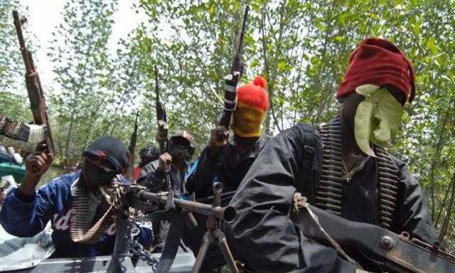 الرئيس النيجيرى يندد بمقتل ما لا يقل عن 63 فرد أمن على يد مسلحين