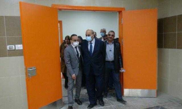 رئيس جامعة المنيا يتفقد مستشفيي الأطفال والرمد