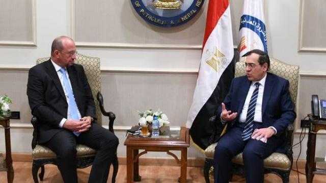 وزير البترول يبحث مع شركة «سيمنس» فرص الاستثمار في الغاز الطبيعي والطاقة الخضراء