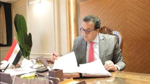 وزير التعليم العالي يتفقد كلية الطب ومستشفى الخارجة في الوادي الجديد