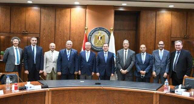 وزير البترول يبحث مع رئيس شركة ألمانية التوسعات الجديدة