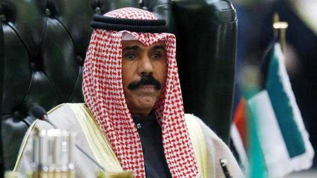 أمير الكويت يفتتح التشغيل الكامل لمشروع الوقود البيئي