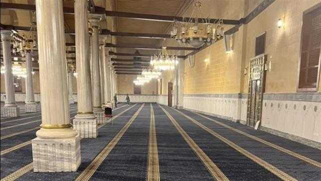 مسجد الحسين يستعد لاستقبال المصلين خلال شهر رمضان.. صور