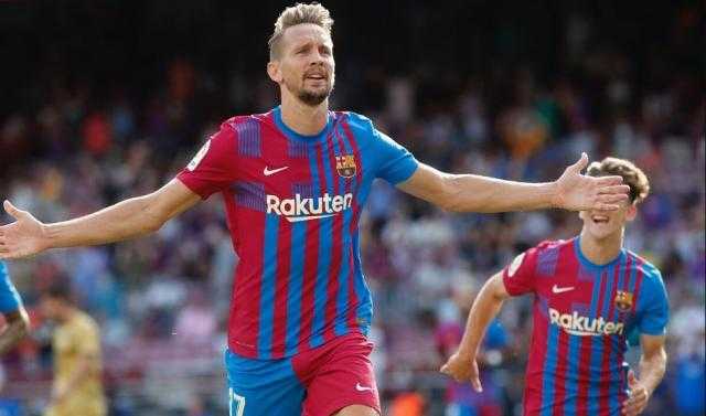 برشلونة يفقد جهود دي يونج أمام أشبيلية بسبب إصابته بكورونا