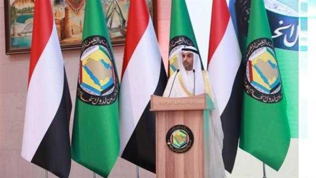 صحيفة سعودية: الدعوة للحلول السياسية والسلمية الخيار القائم لإنهاء الصراع في اليمن