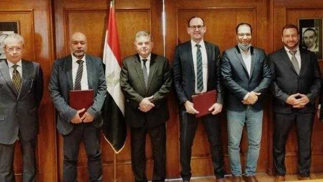 وزير قطاع الأعمال يشهد توقيع اتفاقية مع شركة ألمانية بشأن إنتاج السيارة الكهربائية