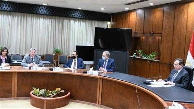 وزير البترول يبحث مع سفير الاتحاد الأوروبى تطوير الموانئ وتداول الغاز الطبيعي