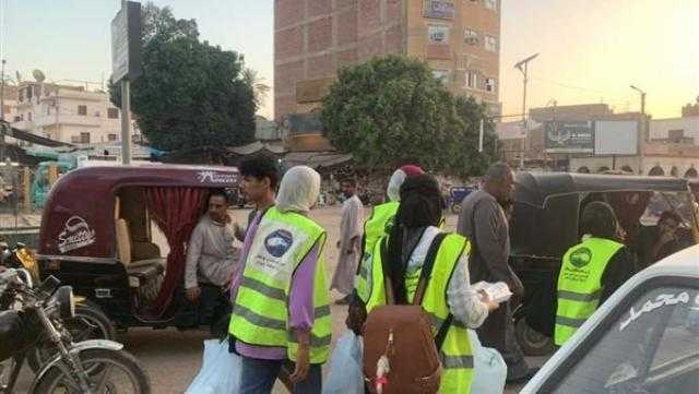 الجيزة.. مستقبل وطن يواصل توزيع الوجبات الساخنة على الصائمين | صور