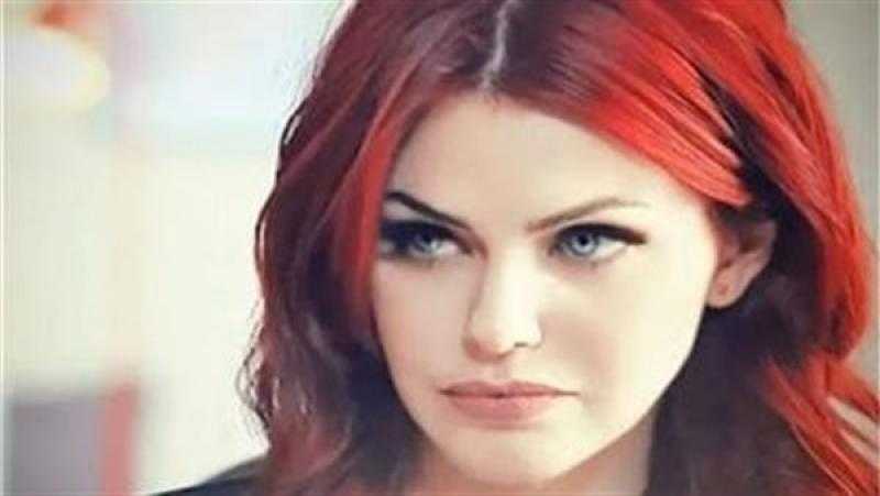 دارين حداد تشارك متابعيها بصورة لها من داخل سيارتها.. شاهد