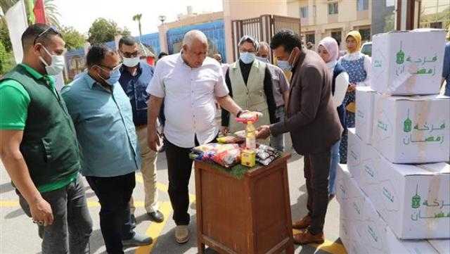 دعم الحالات الأولى بالرعاية في الوادي الجديد بـ19 ألف كرتونة مواد غذائية.. صور