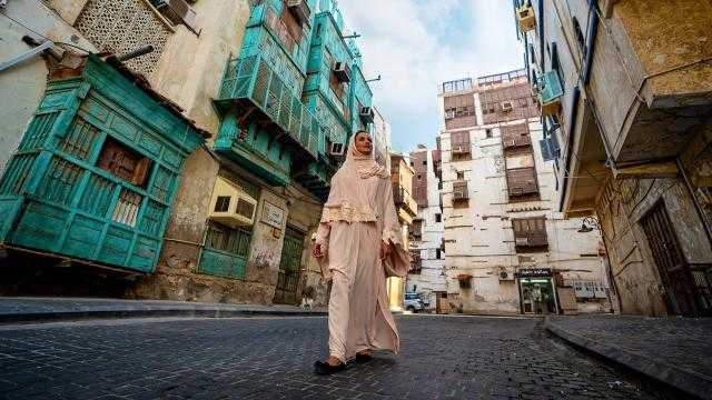 السعودية تتيح لحاملي تأشيرتها السياحية أداء مناسك العمرة