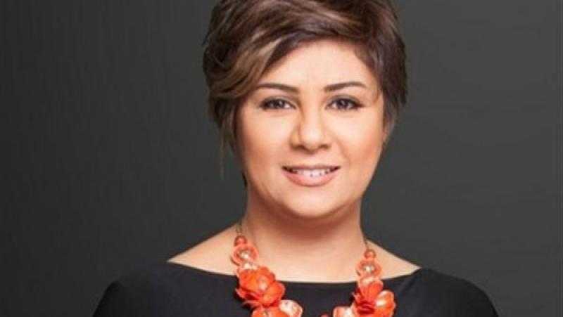 مفيدة شيحة.. أناقة وجمال بالأسود والأحمر