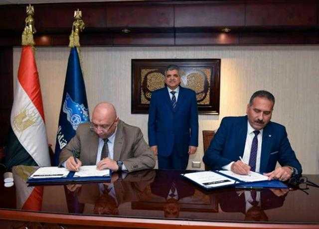رئيس قناة السويس يشهد توقيع مذكرة تفاهم مع شركة بترومنت