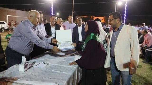 تكريم الأمهات المثاليات بمركزي الداخلة وبلاط في الوادي الجديد.. صور