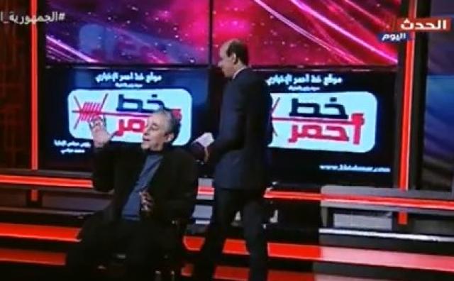الفنان ياسر علي ماهر ممازحا زوجته: ”أطمني لا يمكن أتجوز تاني أبدا”