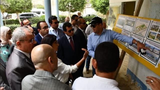 وزير الرياضة يتفقد تطوير معسكر شباب القرش في الإسماعيلية