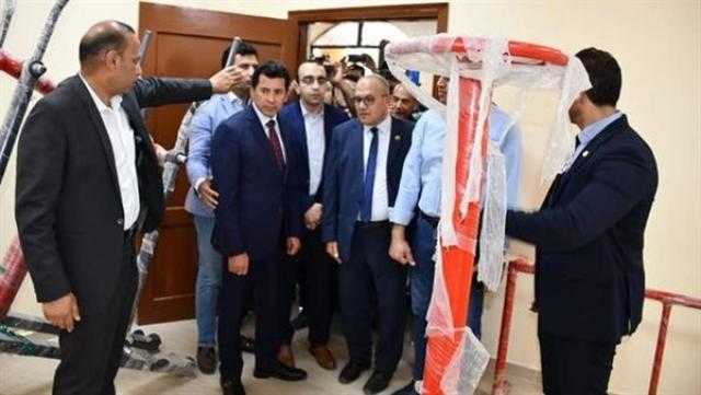 وزير الرياضة يختتم زيارته للإسماعيلية بتفقد مركزي شباب الشيخ زايد والمحسمة القديمة.. صور