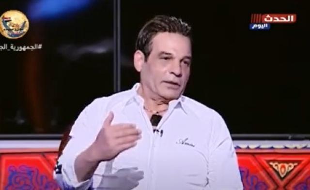 المطرب أحمد الشوكي يبكي على الهواء: والدي مصنع الرجالة