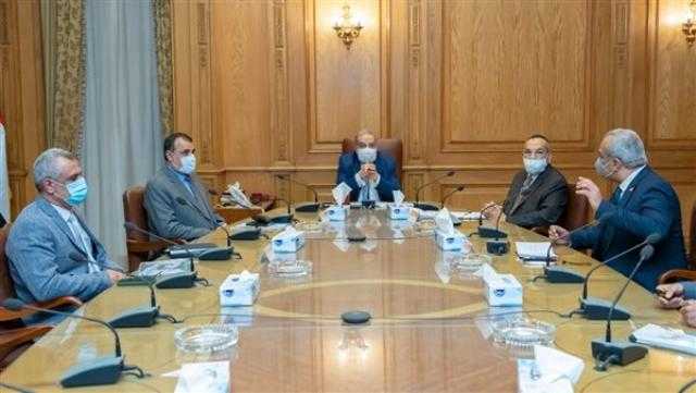 وزير الدولة للإنتاج الحربي يبحث تسويق منتجات الشركات التابعة إلكترونياً