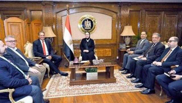 مسؤولو «مرسيدس» في مصر لبحث توطين صناعة السيارات الكهربائية