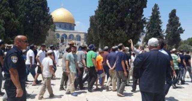 قيادي فلسطيني يحذر من رفع العلم وغناء النشيد الإسرائيلي بالحرم القدسي