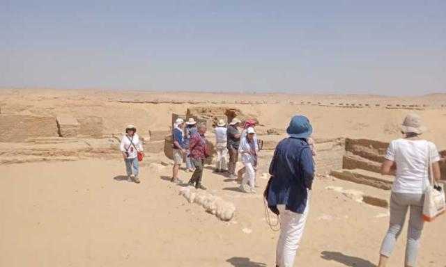 وفد سياحى فرنسى يزور منطقة أم البريجات الأثرية بالفيوم