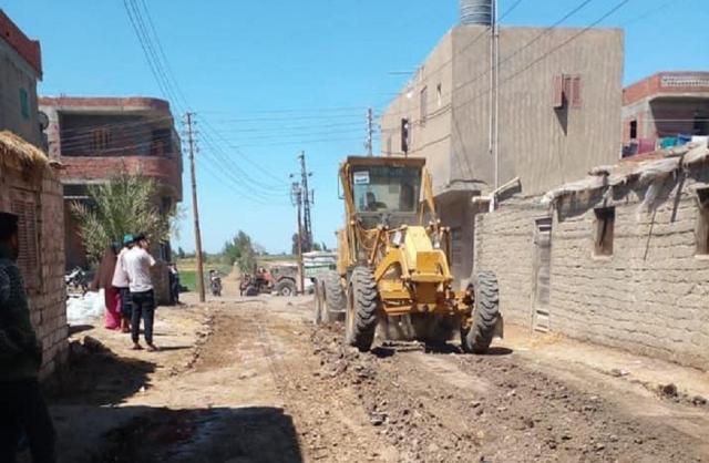 تكثيف أعمال النظافة في شوارع وميادين حي غرب سوهاج | صور