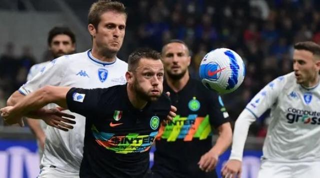 إنتر ميلان يفوز على إمبولي ويتصدر الدوري الإيطالي مؤقتا