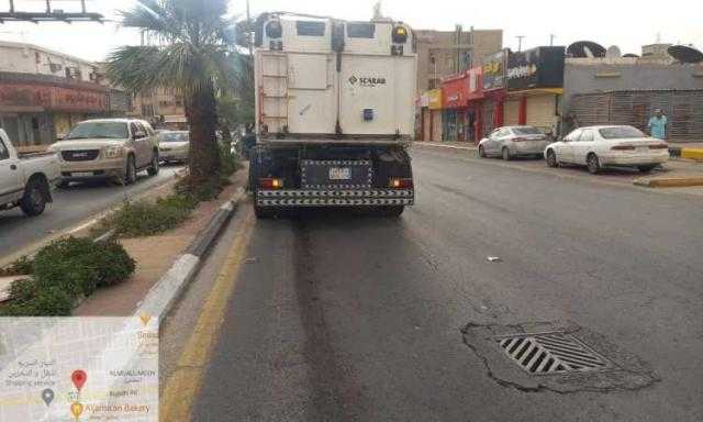 حرائق وسقوط أعمدة كهرباء وإشارات مرور بسبب الرياح القوية فى السعودية