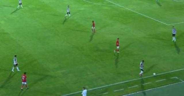 نهاية الشوط الأول بتقدم الأهلي على وفاق سطيف 1 / 0 وطرد مدافع الضيوف