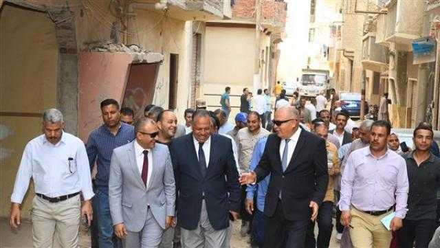 محافظ قنا يتابع أعمال مشروع تطوير المناطق غير المخططة