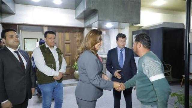 محافظ دمياط تستقبل الصيادين العائدين من اليمن