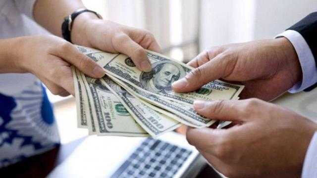 معاك 200 دولار..ادخر بعائد مميز بحساب توفير الدولار من بنك مصر