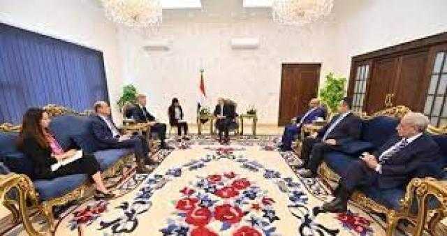 رئيس مجلس القيادة الرئاسي اليمني يجدد دعمه للهدنة الإنسانية بكل بنودها