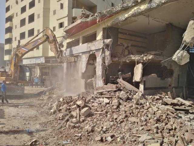 استمرار أعمال إزالة المباني المتعارضة مع توسعة الطريق الدائري بالقليوبية