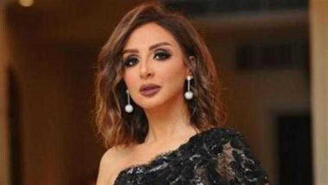 أنغام تبدأ حفلها الغنائي في المنارة الليلة