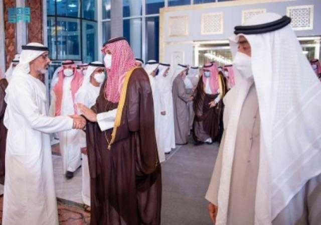 ولى العهد السعودى يقدم العزاء لرئيس الإمارات فى وفاة الشيخ خليفة بن زايد