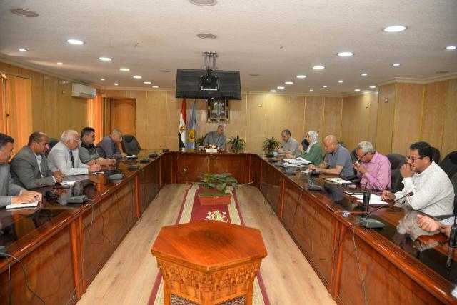 محافظ أسيوط يوجه بالتعامل الفورى مع المتغيرات اليومية