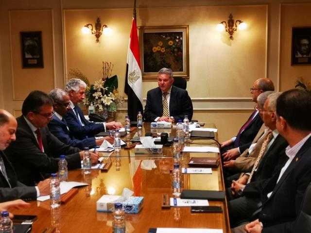 وزير قطاع الأعمال العام يبحث مع رئيس المؤسسة الدولية الإسلامية لتمويل التجارة فرص التعاون المشترك