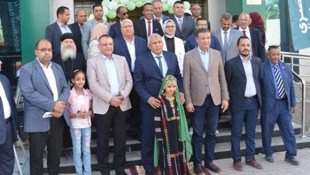 رئيس البنك الزراعي ومحافظ الوادي الجديد يفتتحان أحدث فروع البنك المطورة بمدينة الخارجة