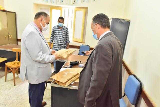محافظ أسيوط يتفقد اللجان للاطمئنان على امتحانات الشهادة الإعدادية