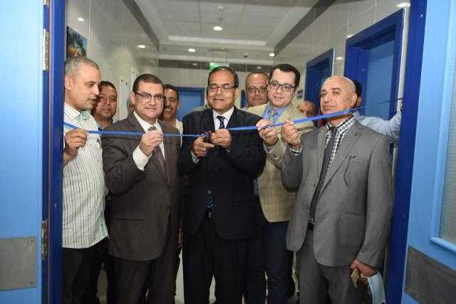 رئيس جامعة سوهاج يفتتح وحدة الغسيل الكلوي بالمستشفى الجديد.. صور