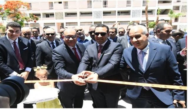 نائب محافظ قنا يفتتح فرع البنك الأهلي المصري بمجمع الألومنيوم